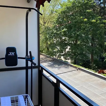 Lovely 1 Bedroom In The Great Location Of Διαμέρισμα