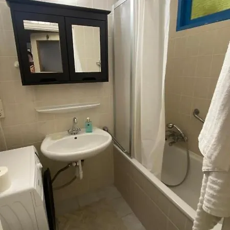 Lovely 1 Bedroom In The Great Location Of